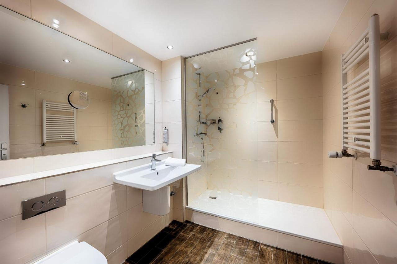 Premier Inn Stuttgart Bad Cannstatt ภายนอก รูปภาพ