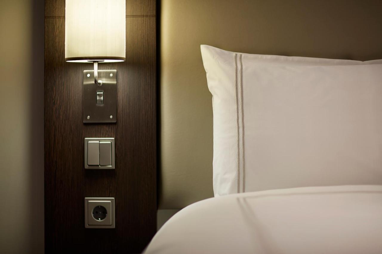 Premier Inn Stuttgart Bad Cannstatt ภายนอก รูปภาพ