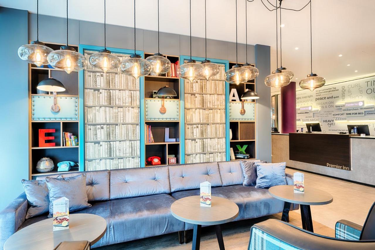 Premier Inn Stuttgart Bad Cannstatt ภายนอก รูปภาพ